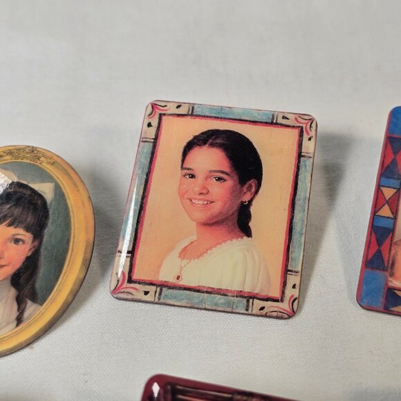 Vintage American Girl Doll Character Pin Set Lot of 8 Historical Portrait Pins - Picture 7 of 15